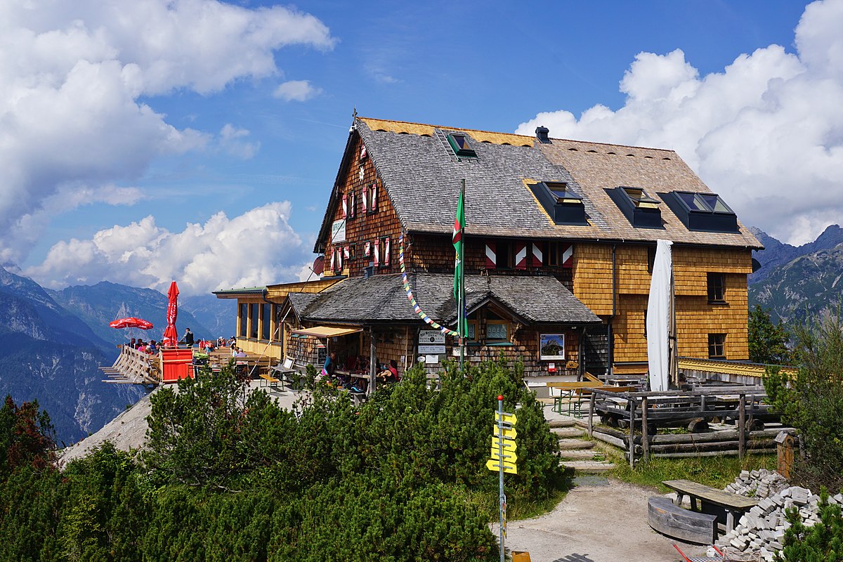 1200px-Peter-Wiechenthaler-H-tte_-DSC07063-1